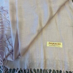 Pashmina silk Women Scarf in great condition